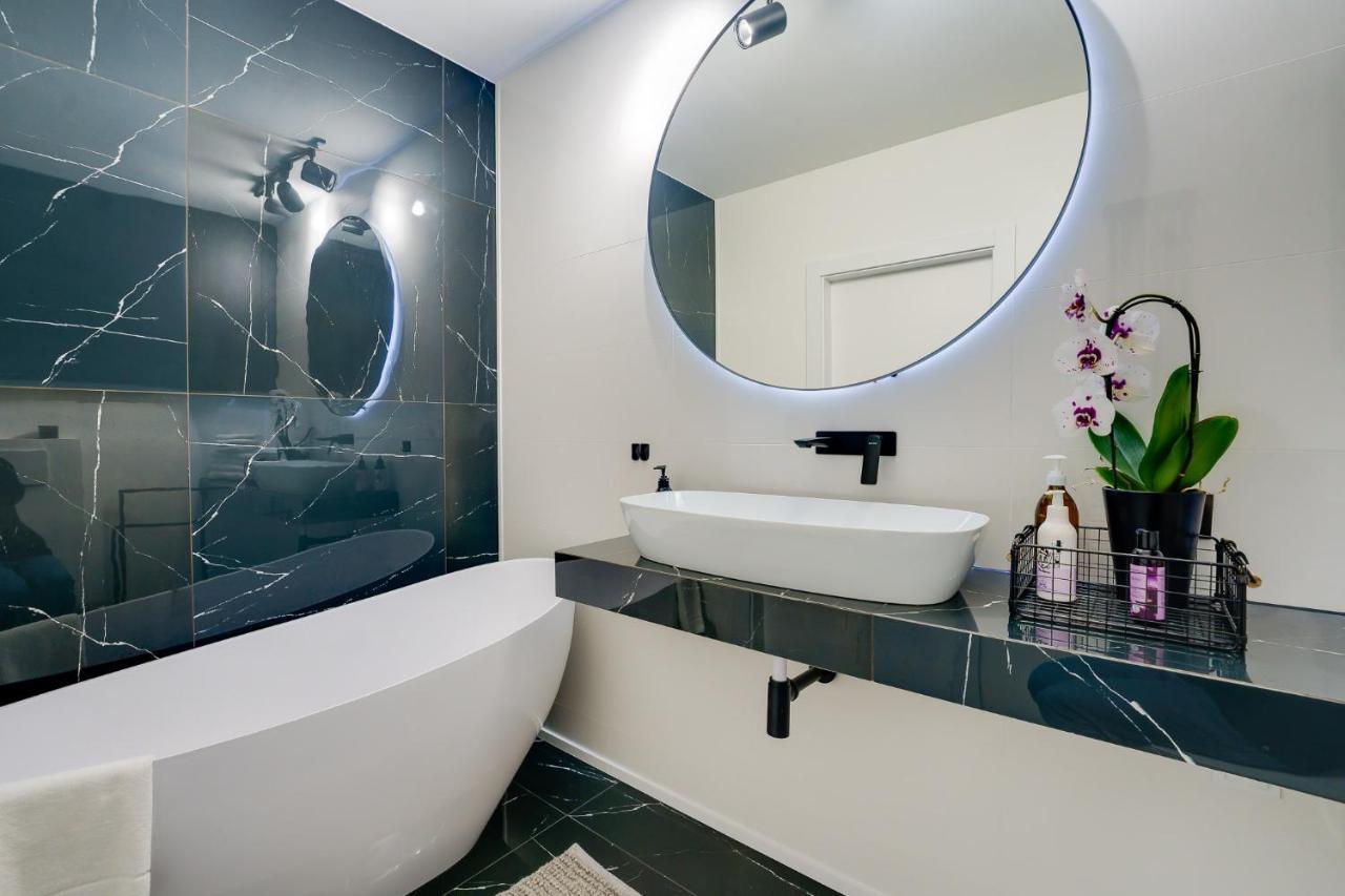 Apartament Deluxe Black Orchid Baltic Concept Dzwirzyno Exterior photo